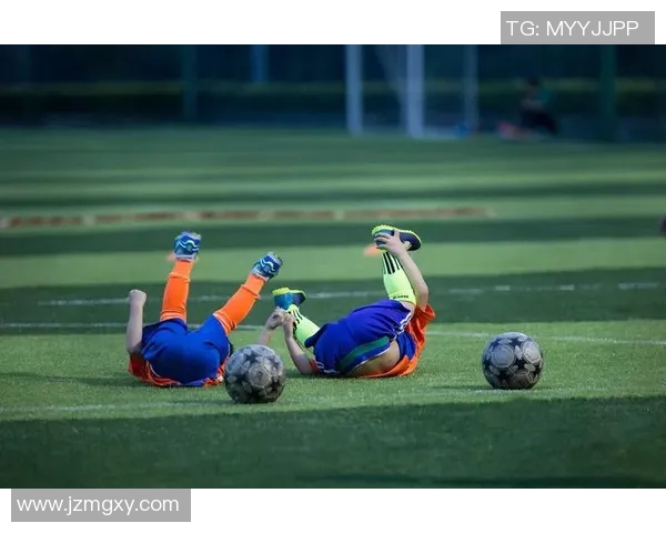 足球球星赛场上的日常训练与比赛背后的努力与坚持