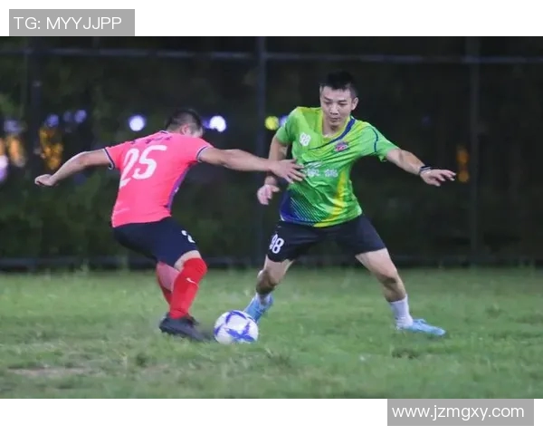 足球球星圆月弯刀技艺揭秘:如何通过精准弯曲打破防守壁垒 足球球星圆月弯刀技艺揭秘:如何通过精准弯曲打破防守壁垒