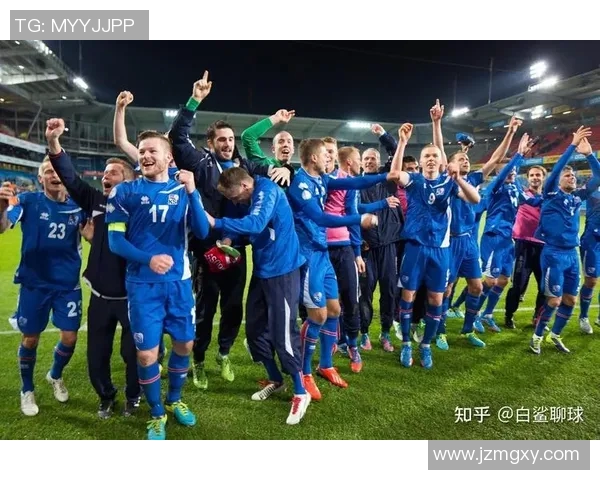 现役与退役足球巨星的巅峰对决与辉煌历程解析 现役与退役足球巨星的巅峰对决与辉煌历程解析